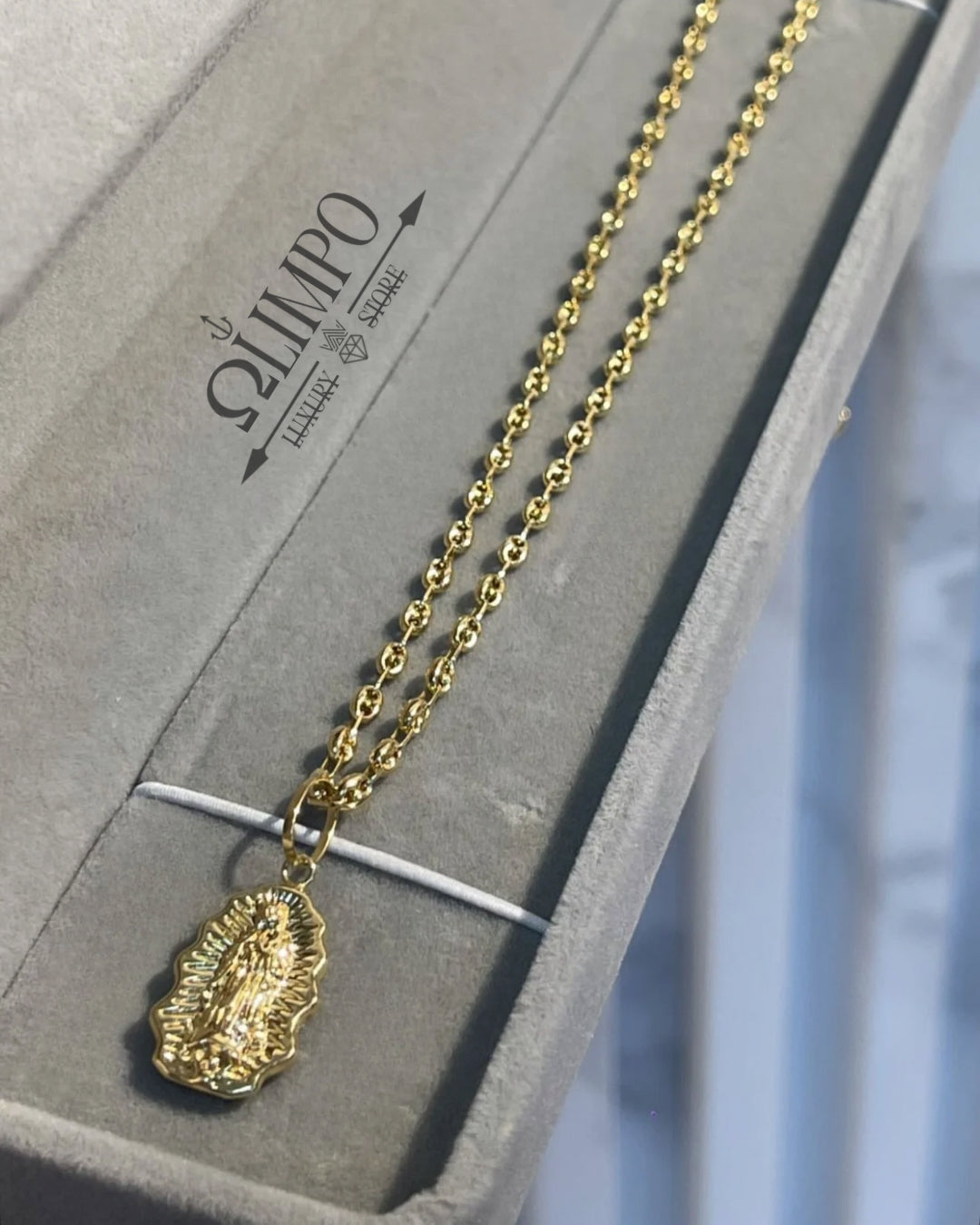 18K Gold Gucci style & Guadalupe pendant